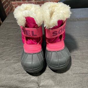 Sorel Fuchsia and Charcoal Snow Boots.  Toddler size 7.